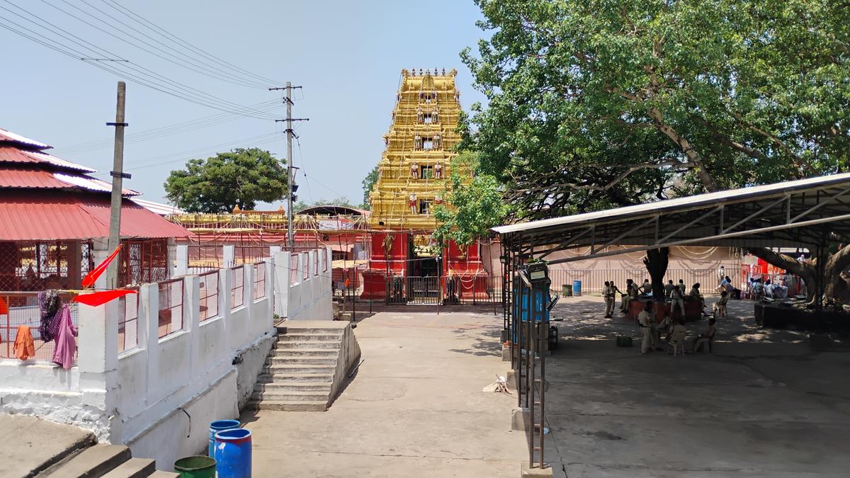 కొండగట్టు ఆలయం ముందు భాగం